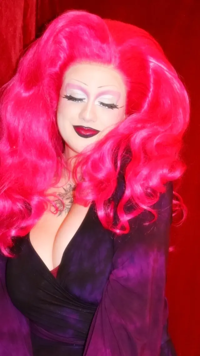 Magenta Moans